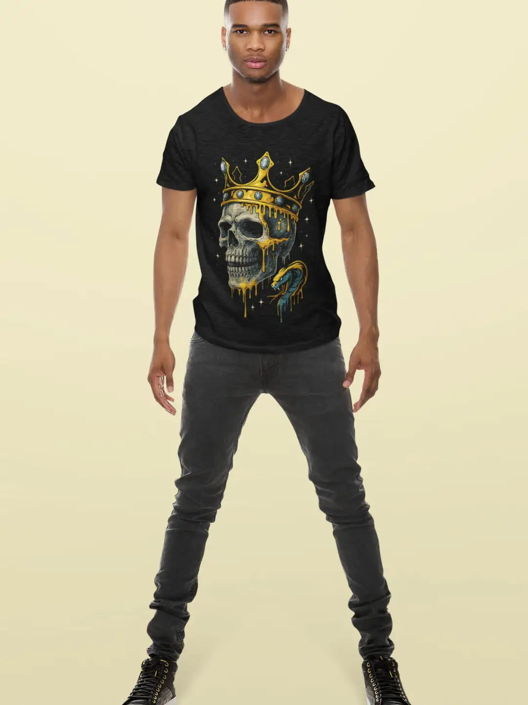 Men’s short-sleeve black t-shirt with a skull and crown graphic